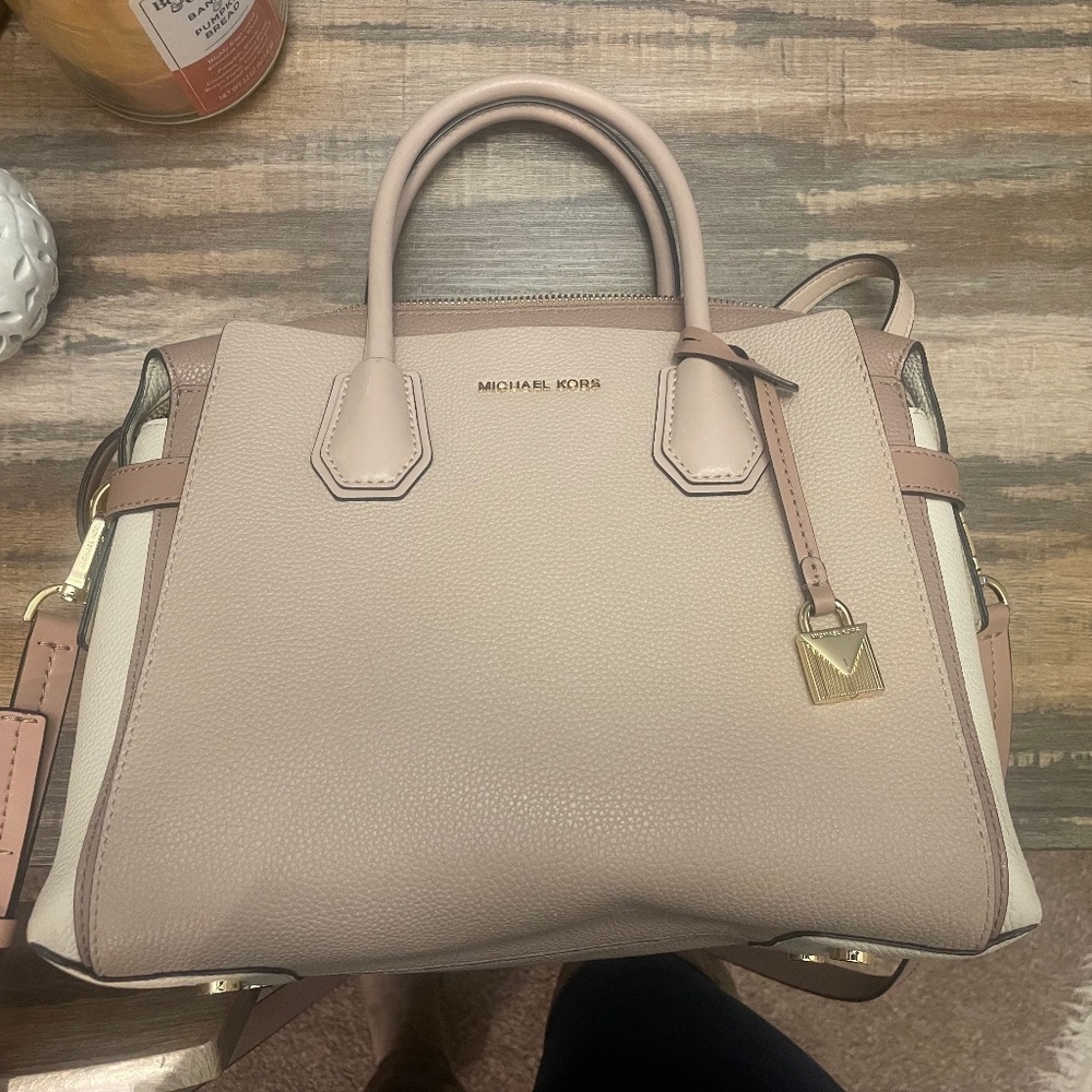 Michael Kors Medium purse and wallet